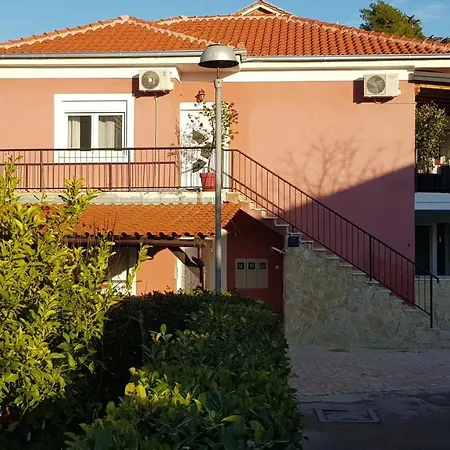 Luxurious Three Bedrooms With Two Terraces