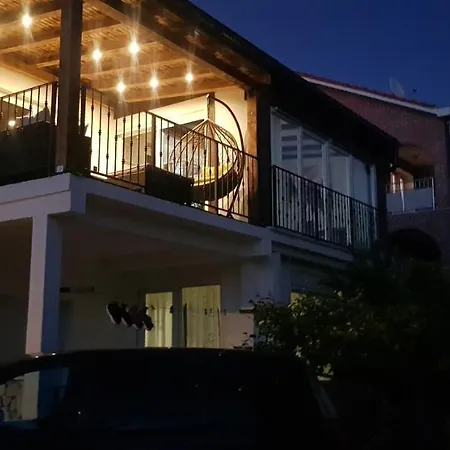 Luxurious Three Bedrooms With Two Terraces Apartment *