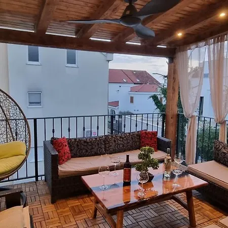Luxurious Three Bedrooms With Two Terraces Apartment Kastela