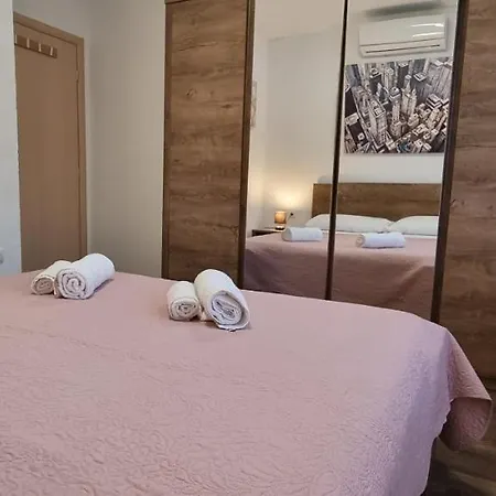 Luxurious Three Bedrooms With Two Terraces *