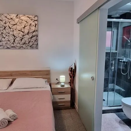 Luxurious Three Bedrooms With Two Terraces Apartment *
