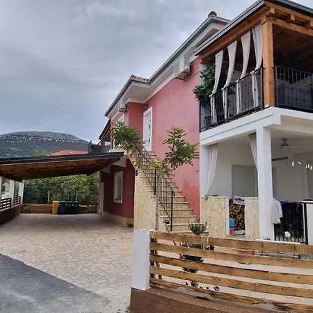 Luxurious Three Bedrooms With Two Terraces Apartment Kastela