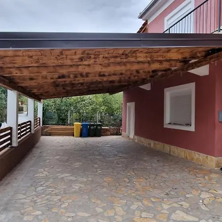 Luxurious Three Bedrooms With Two Terraces *