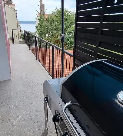 Luxurious Three Bedrooms With Two Terraces Apartment *