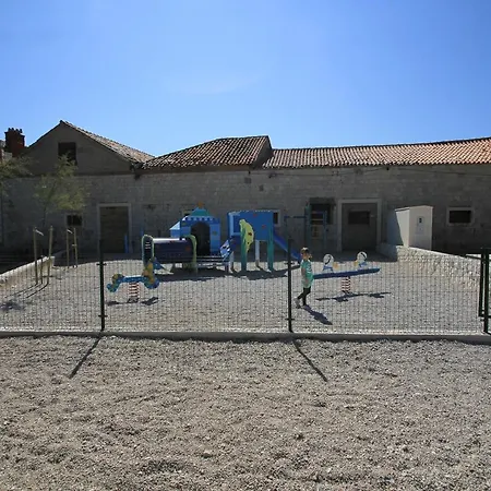 Sanader Apartmán *