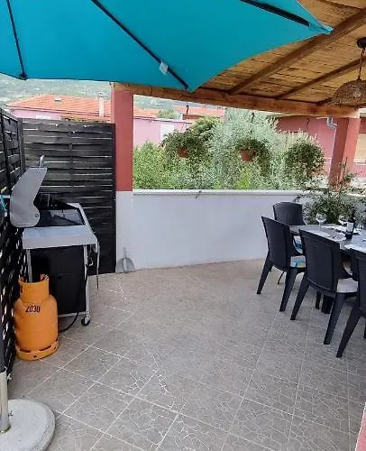 Sanader Apartmán *